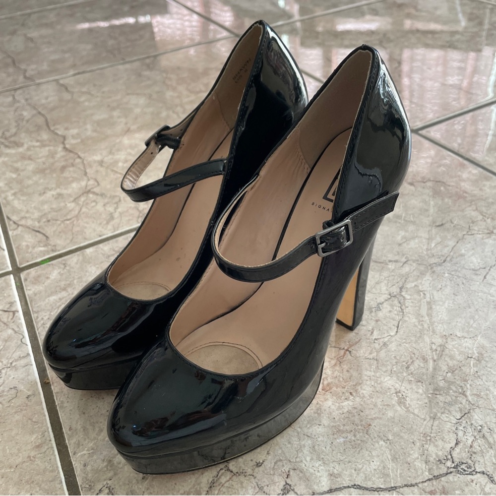 SIGNATURE WOMENS BLACK PATENT LEATHER PLATFORM PUMPS MARY JANE SZ 8